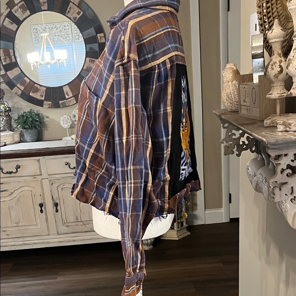 Cropped Plaid Button-Front Shacket - image 5